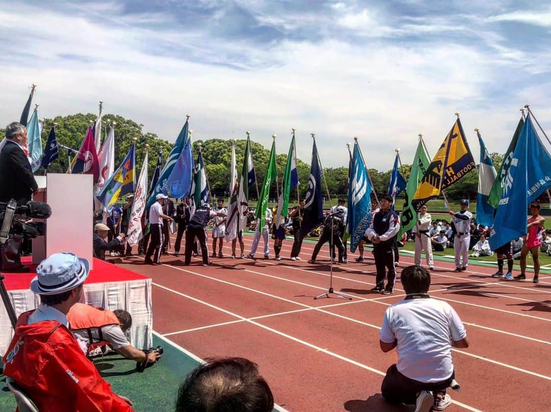 山本俊樹のインスタグラム：「- 兵庫県民体育大会総合開会式の選手宣誓を務めました。名誉ある機会を与えていただきありがとうございました。  #weightlifting #snatch #cleanandjerk #squat #deadlift  #耐えて勝つ #率先垂範 #山本俊樹 #LEGACYLIFTER」