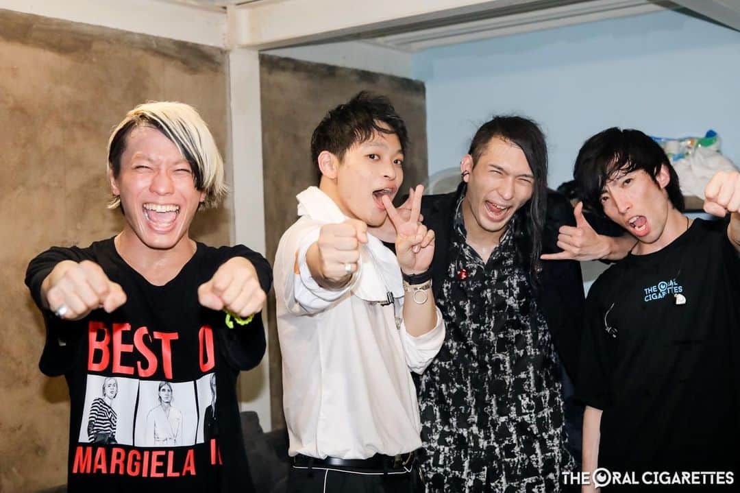 鈴木重伸のインスタグラム：「KK TOUR in 北京 谢谢你。  ほんまに足を運んで面と向かってライブ出来てよかったです。 来てみないと分からない事だらけです。 大好きになりました。 また来たいな。  photo by viola」
