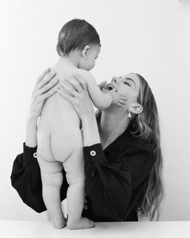 Vogue Beautyさんのインスタグラム写真 - (Vogue BeautyInstagram)「Happy Mother's Day! While the thought behind every gift given today is what counts, we asked a handful of impossibly chic fashion moms to share the items at the top of their actual wish lists. What’s made the cut? Tap the link in our bio to find out. Take it from them. After all, Mother knows best.」5月13日 0時07分 - voguebeauty