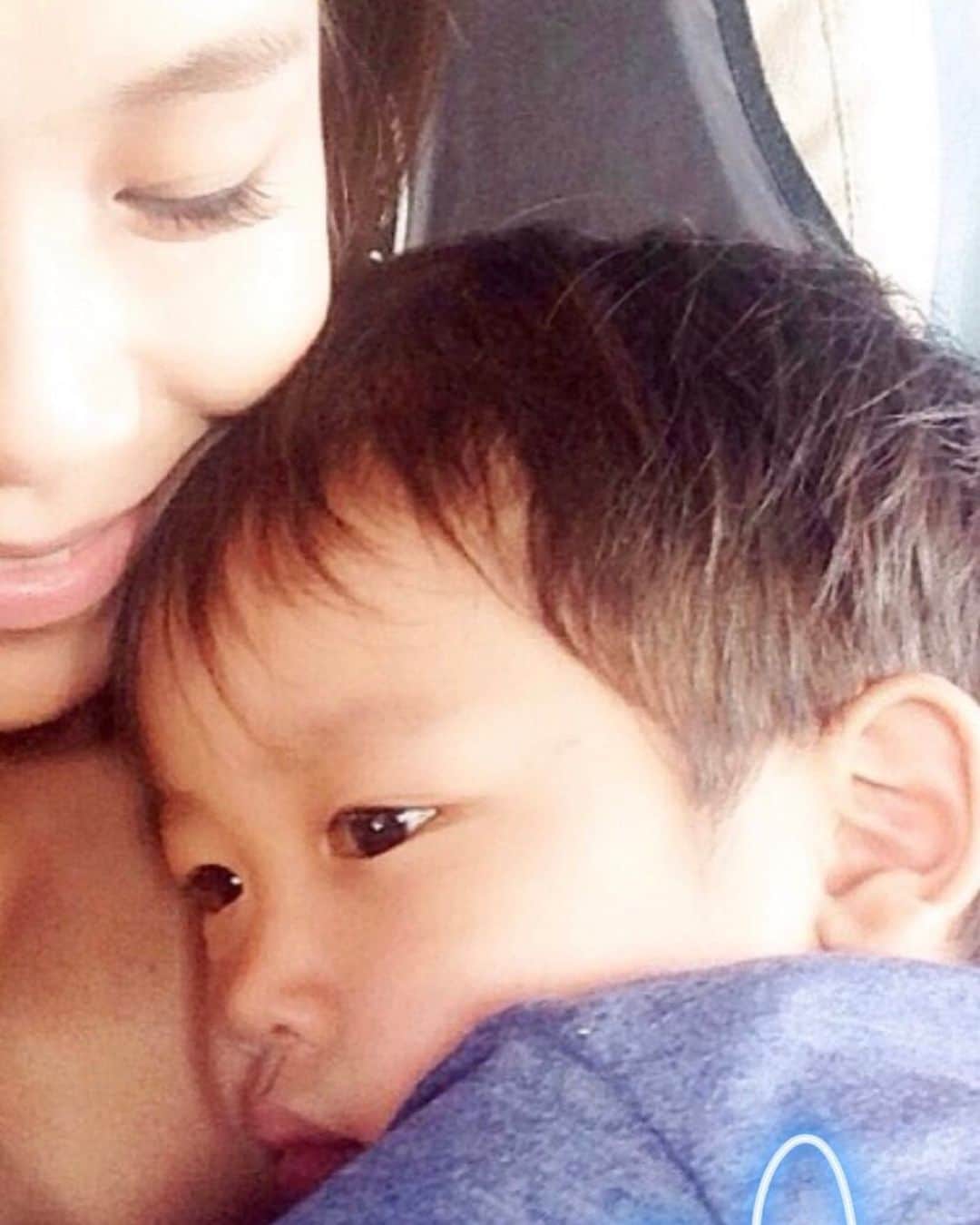 坂倉アコのインスタグラム：「Happy Mother’s day❤️ ﻿﻿﻿ ﻿﻿﻿ It’s been 8 years since I became a mom to this beautiful and bright soul.﻿ ﻿ It is absolute pleasure to see him grow everyday.  As a mother, I wanna do my best showing him the world and make him experience everything he wants to do so he will grow up and be able to make a decision on his own, do whatever he loves to do with his life....loving life!! ﻿ 私も母になって8年。﻿﻿﻿ あっという間の8年、まだまだだけど、﻿﻿﻿﻿ 息子が素敵な大人になれるように、色々な経験をさせてあげたい、世界を見せてあげたい。﻿﻿﻿﻿ ﻿﻿﻿﻿ ママ、頑張らなきゃ💪🥰﻿﻿ ﻿ そして、﻿ thanks to my amazing mommies!!!﻿ ママ、容子ママいつも本当にありがとう💝﻿ ﻿﻿ #mothersday #mom #son #mylove」