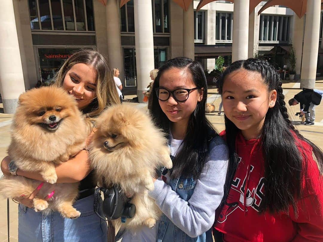 ジョージア・コウソウロウさんのインスタグラム写真 - (ジョージア・コウソウロウInstagram)「Best Sunday at the @pom_cafe with the gang 💞💞❤️」5月12日 23時59分 - georgiakousoulou