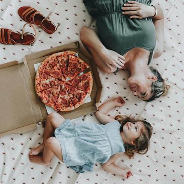 Pizza Hutさんのインスタグラム写真 - (Pizza HutInstagram)「There’s no single thing that can show your mom how much she means to you, but pizza is a start. #HappyMothersDay」5月13日 0時00分 - pizzahut