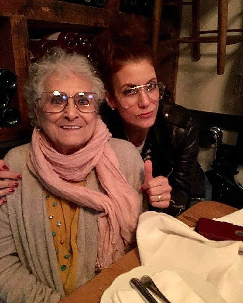 ケイト・ウォルシュさんのインスタグラム写真 - (ケイト・ウォルシュInstagram)「Like mother, like daughter 👩‍👧 Sending so much love to my beautiful mom today #frames 💕」5月13日 0時01分 - katewalsh