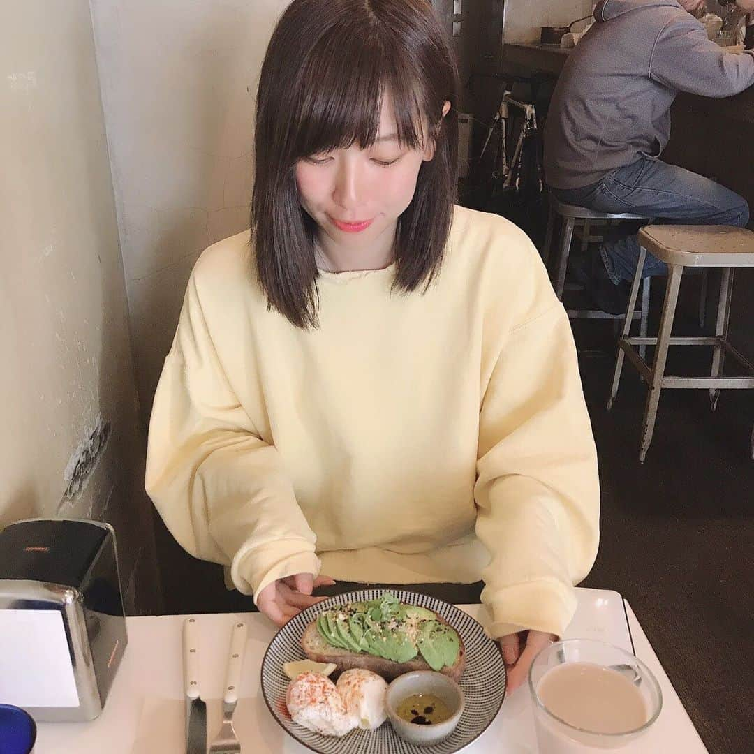 常住真菜さんのインスタグラム写真 - (常住真菜Instagram)「本日から舞台｢クレイジーメルヘン｣の予約が始まりました🌸 . プロフィールにURL貼ってあるので 予約待ってるよ(*ˊᵕˋ*)੭ ੈ －－－－－－－－ . LIVEDOG GIRLS クレイジーメルヘン 【脚本・演出】畑雅文 【日程】2019年6月22日(土)～30日(日) 【劇場】新宿村LIVE . ＜スケジュール＞※Bチーム出演 6月 22日(土) 13時[Ｄ] ／ 18時[Ｄ] 23日(日) 13時[Ｂ] ／ 18時[Ｂ] 24日(月) 19時[Ｄ]★ 25日(火) 14時[Ｄ]◆ ／ 19時[Ｂ]★ 26日(水) 19時[Ｂ] 27日(木) 14時[Ｂ]◆ ／ 19時[Ｄ]★ 28日(金) 14時[Ｄ]◆ ／ 19時[Ｂ]★ 29日(土) 13時[Ｂ] ／ 18時[Ｂ] 30日(日) 12時[Ｄ] ／ 16時[Ｄ] ※[Ｄ]＝チーム電撃公演 [Ｂ]＝チーム爆裂公演 ※開場は開演の30分前、当日券販売は開演1時間前より。 ※◆印は前売・当日共に一般A席料金が4500円です。 ※★印は終演後にトークイベントを開催します。 ※上演時間は約110分を予定しております。 . ＜ストーリー＞ せめてMy Lifeの主役はMe!! 赤髪の少女ミコト。 彼女は占い師から「ジャンヌ・ダルクの生まれ変わり」と告げられる。 それがきっかけで、革命を起こし続ける人生を目指そうと決意！ 保育園での抗争や映画のオーディションなど、様々な敵が現れながらも仲間と共にピ ンチを切り抜けていくミコト。 しかし冷たい現実の雨が降りそそぐ…。 これは、数奇な運命を期待された1人の女の狂ったおとぎ話。 . ＜チケット＞ 【Ｓ席】7000円 【Ａ席】前売：5500円 (当日：6000円) 【平日昼割】Ａ席：4500円 【ガク割】Ａ席：3500円 (数量限定) ※各席種のご説明は公式サイトにてご確認下さい。 . ＜チケットのお問合せ＞ 制作部(Rebel Group) [PHONE] 080-2332-6670（平日11～19時） [MAIL] info@rebel-group.jp . 【主催】LIVEDOG株式会社 #舞台 #クレメル #クレイジーメルヘン #舞台女優 #舞台好きな人と繋がりたい #followme #instagood #セントラル株式会社 #常住真菜」5月13日 0時02分 - tsune_mana