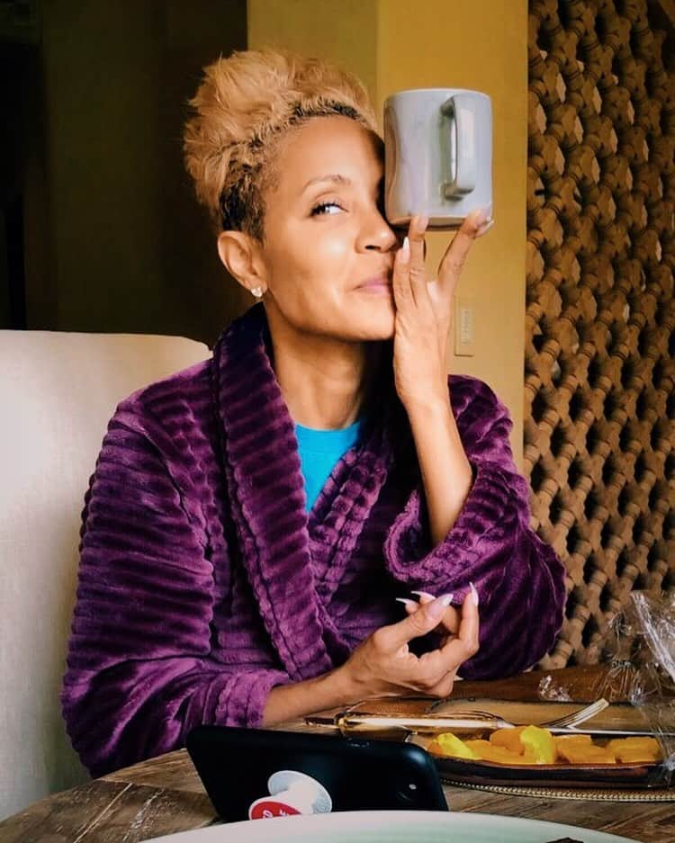 ウィル・スミスさんのインスタグラム写真 - (ウィル・スミスInstagram)「Happy Mother’s Day to All the Mothers of the World 🌎! And I’m sorry that you have a Sty, @jadapinkettsmith... but Im not sure that the Hot Teacup is the best therapy.」5月13日 0時02分 - willsmith