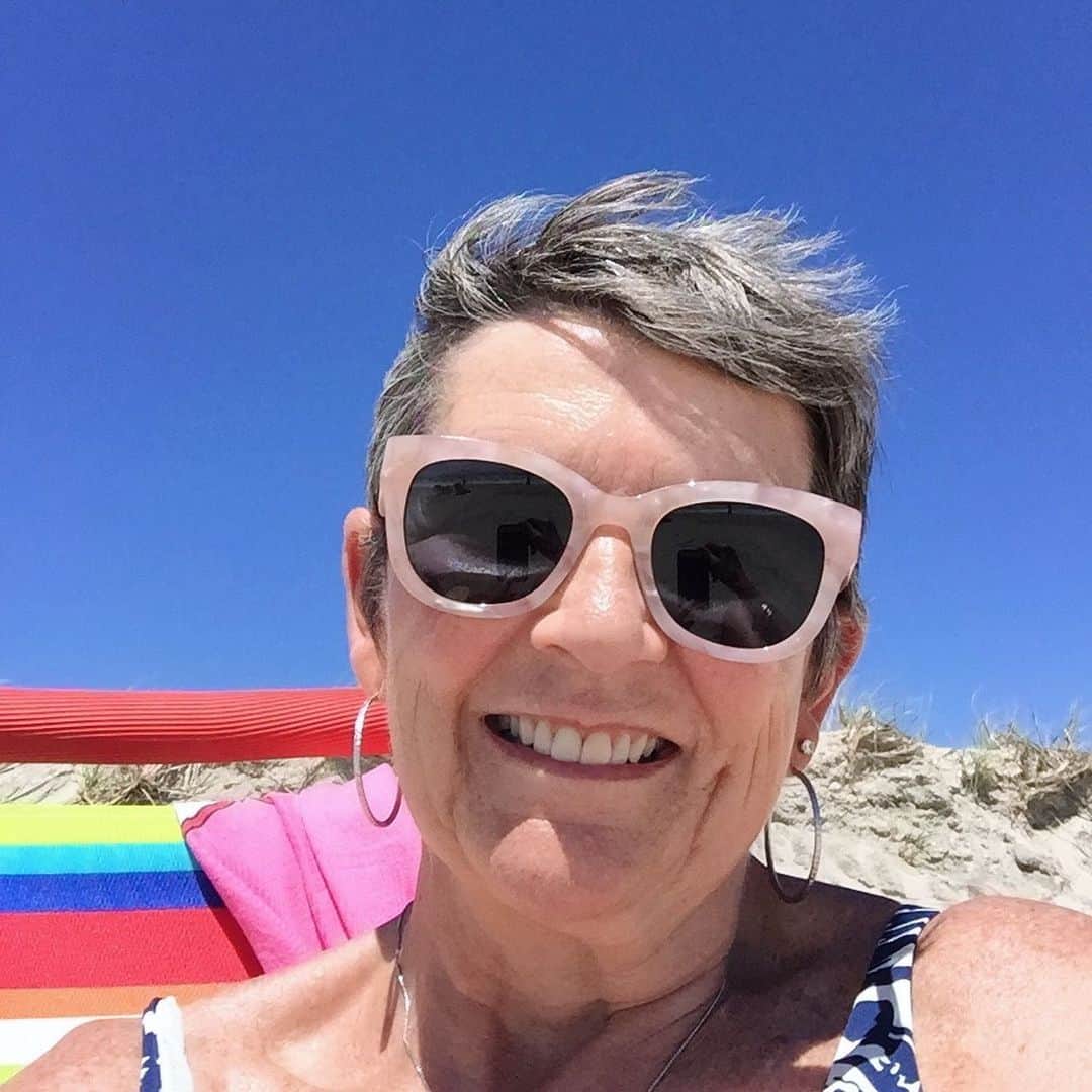 のインスタグラム：「Happy Mother's Day to all the moms out there 😊 (especially all of our #teamwarby moms wearing Warby Parker frames 😉)」