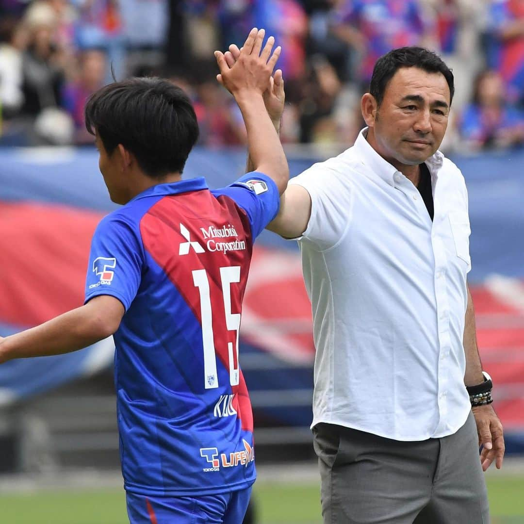 サッカーキングさんのインスタグラム写真 - (サッカーキングInstagram)「. 師弟 （2019.05.12） . 📷Photo by Masashi Hara/Getty Images . #TakefusaKubo #久保建英 #今季リーグ初得点 #FCTokyo #FC東京 #長谷川健太 #監督 #ハイタッチ #師弟 #明治安田生命J1リーグ #Jリーグ #コトシハJガハンパナイ #JLeague #J撮り #J1 #football #サッカーキング #⚽️ #サッカー」5月13日 0時09分 - soccerkingjp