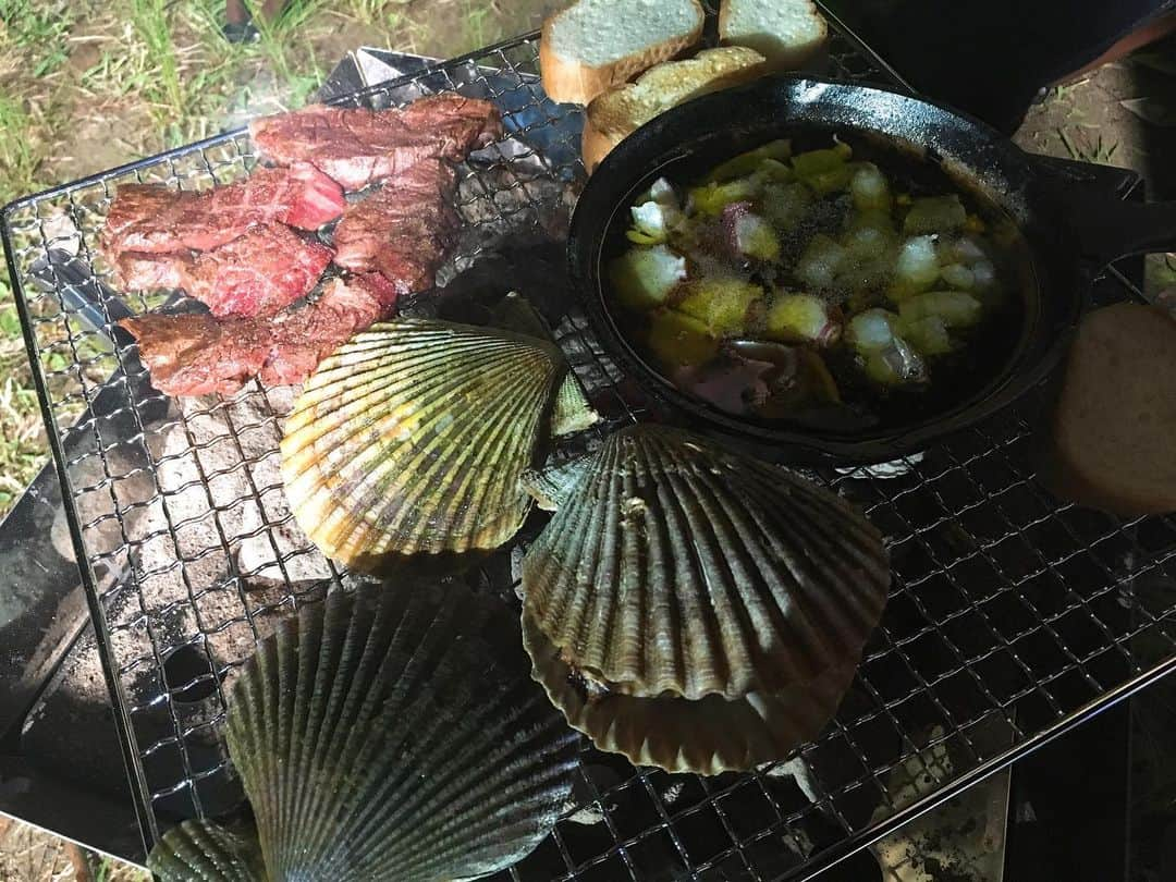 藤村晃輝さんのインスタグラム写真 - (藤村晃輝Instagram)「秘境者〜特別編〜いかがでしたでしょうか？昨今のブームに乗っかりキャンプに挑戦してきました⛺️✨今回学んだことは、「ランタンは絶対必要」「ナポリタン作るためには茹でる用の鍋が必要」こちからは以上です。（こちからは以上ですが、番組をご覧になって、これも必要だったんじゃない？などご意見・アドバイスありましたらよろしくお願い申し上げます） #焚き火 #ずっと見てられる #安心感 #安心しすぎて深夜まで話す2019初夏 #修学旅行か #なあなあもう寝た #寝たよ #起きてんじゃん #マストの流れ #眠れぬ夜はきみのせい  #次の日の朝のキツさ #年齢には勝てない #老いとは #スパーク魂 #森祐作 #藤村晃輝 #キャンプ #アウトドア #自然 #川 #camp #outdoor #nature #river」5月13日 0時17分 - fujimura_koki_tos