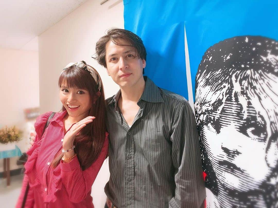 のインスタグラム：「. #レミゼラブル 観劇させて頂きました。 . ビューティフルで共演させて頂いた #伊礼彼方 さん📸(@irei_kanata)  全身全霊のジャベールに、 最初から最後まで目が離せなかった…。 まさに"圧巻"です。 . ご挨拶に伺うと、いつもの笑顔で迎えて下さり なんだか、ホッとしました😌 . お忙しい中、お写真もありがとうございます🙇‍♀️ . #レミゼラブル2019 #ミュージカル #帝国劇場」
