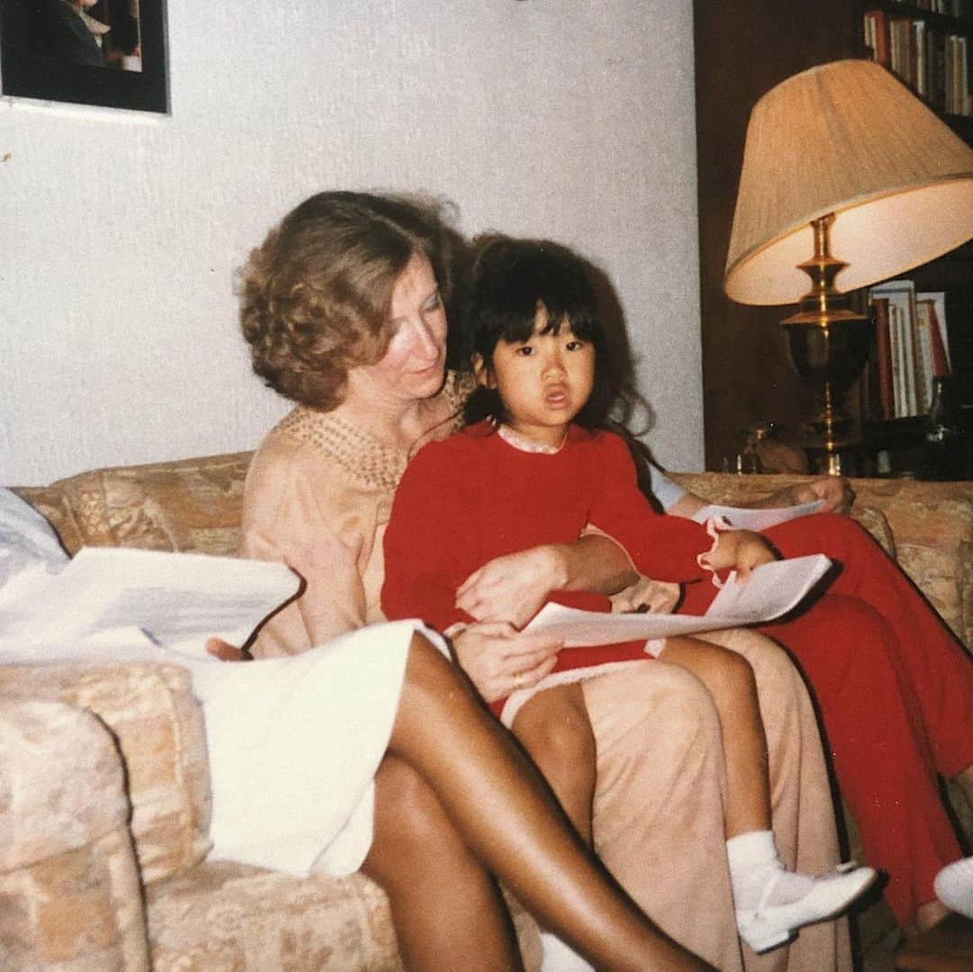 クレア・マーシャルさんのインスタグラム写真 - (クレア・マーシャルInstagram)「The other day, in a moment of excitement I remember thinking, “I wish I could tell Mom. Like, 𝘳𝘦𝘢𝘭𝘭𝘺 tell her.” Today, I’d also like to tell her Happy Birthday.  For those of you who may also struggle around this day, I want to tell you how 𝙥𝙧𝙤𝙪𝙙 I am of you. It’s one of the simple things I wish I had appreciated more back then. And I really missed the other day. But deep down, I know she is.」5月13日 0時38分 - heyclaire