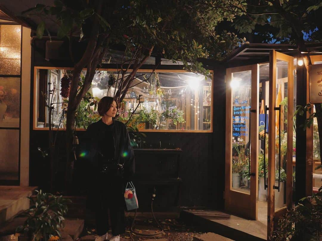 山本真由美さんのインスタグラム写真 - (山本真由美Instagram)「. 💐🌿💐🌿🍽 . . #leica #buquet  #eatrip #favorite #restaurant  #tokyo #japan #flowershop  #wine #great #recomend  #わいん #food #foodism  #hbd #dinner #flower  #amazing #camera #レストラン  #photography #leicaphoto  #📷 #shop #harajuku #omotesando #shorthair #カメラ  #写真好きな人と繋がりたい #likeforlike」5月13日 0時46分 - mayumi_yamamoto.official