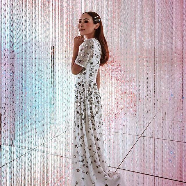Ted Bakerさんのインスタグラム写真 - (Ted BakerInstagram)「Shine bright like @thetiafox in Ted (All-over embellished maxi dress: MORGONA)」5月13日 1時00分 - tedbaker