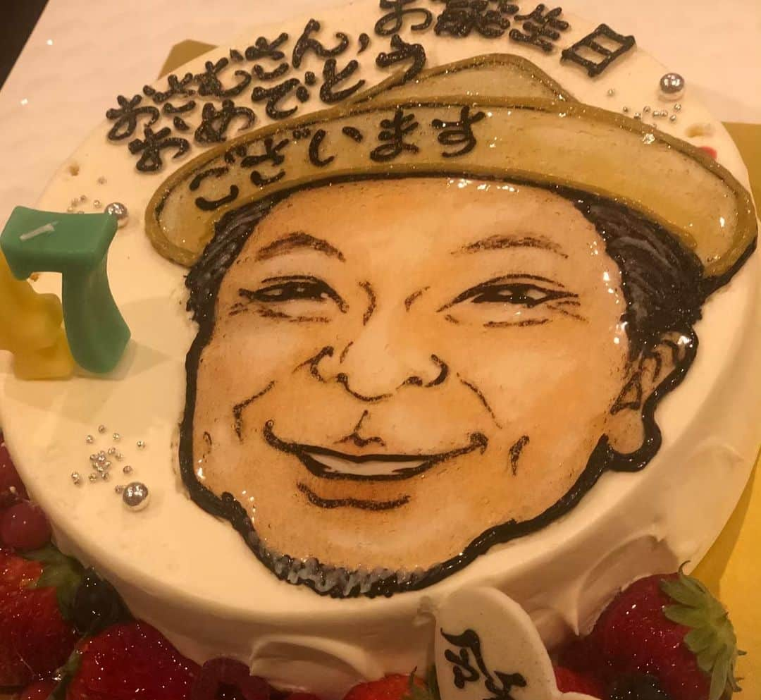 木下隆行さんのインスタグラム写真 - (木下隆行Instagram)「おさむさんの誕生日会  遅くなりましたがやっと祝えました😅  ２枚目はチーム今田で用意した似顔絵ケーキで ３枚目が急遽お店がサプライズで出してくれた似顔絵皿w  たまらん可愛い🤣  もちろん最高の夜となりました。。。」5月13日 0時55分 - tko.kinoshita