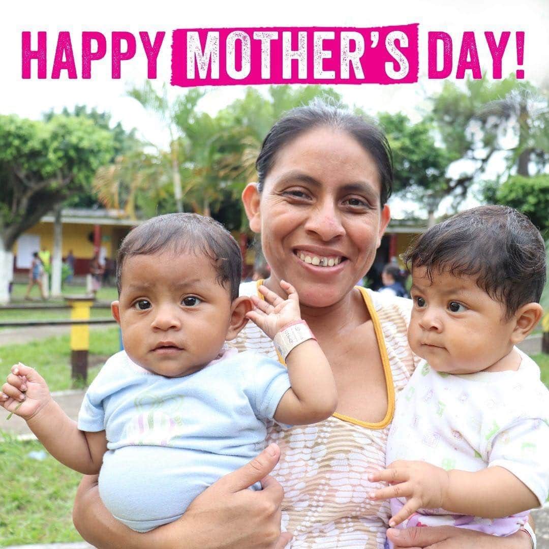 アンナ・シルクさんのインスタグラム写真 - (アンナ・シルクInstagram)「#Repost @biaagcan  Happy #MothersDay to all the families who are celebrating moms and mom like figures today! 💓 . . #MothersDay2019 #Motherhood #MomLove #Children #Family #GirlsandBoys #Babies #NewBorn」5月13日 0時56分 - anna.silk