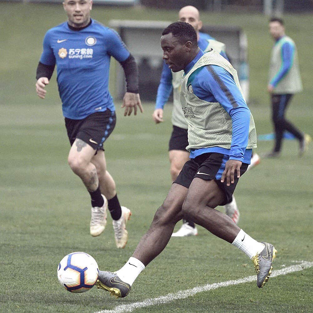 インテルナツィオナーレ・ミラノさんのインスタグラム写真 - (インテルナツィオナーレ・ミラノInstagram)「FINAL PREPARATIONS 💪🏼⚽️ #Inter #ForzaInter #Asamoah #Training #Football」5月13日 1時07分 - inter