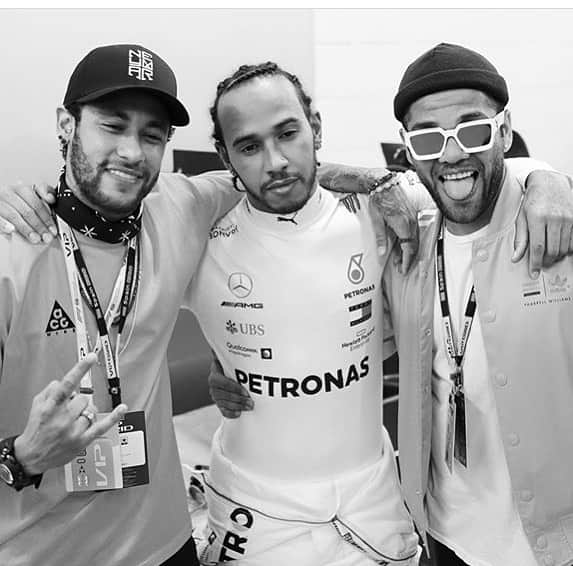 ダニエウ・アウヴェスさんのインスタグラム写真 - (ダニエウ・アウヴェスInstagram)「“Congratulations ma bro, very nice race.” #GoodCrazyBoys🤪 #legend #f1time🤞🏽」5月13日 1時08分 - danialves