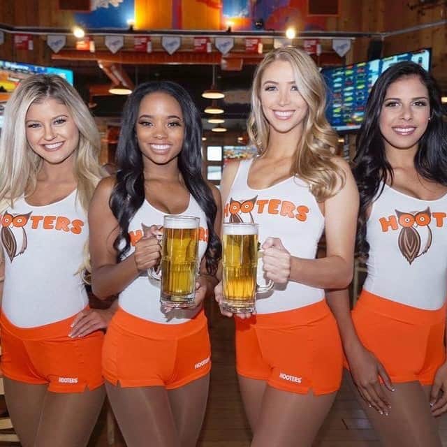 Hootersさんのインスタグラム写真 - (HootersInstagram)「Cheers to all of the moms out there! Happy Mother’s Day! 💐」5月13日 1時01分 - hooters