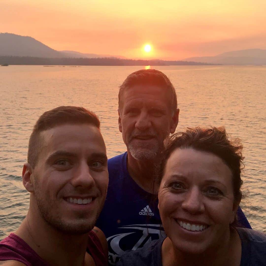 ジェイコブ・ダルトンのインスタグラム：「Happy Mother’s Day to the most loving and selfless person I know. The best mother anyone could ask for. I love you mom! @denise_dalton」