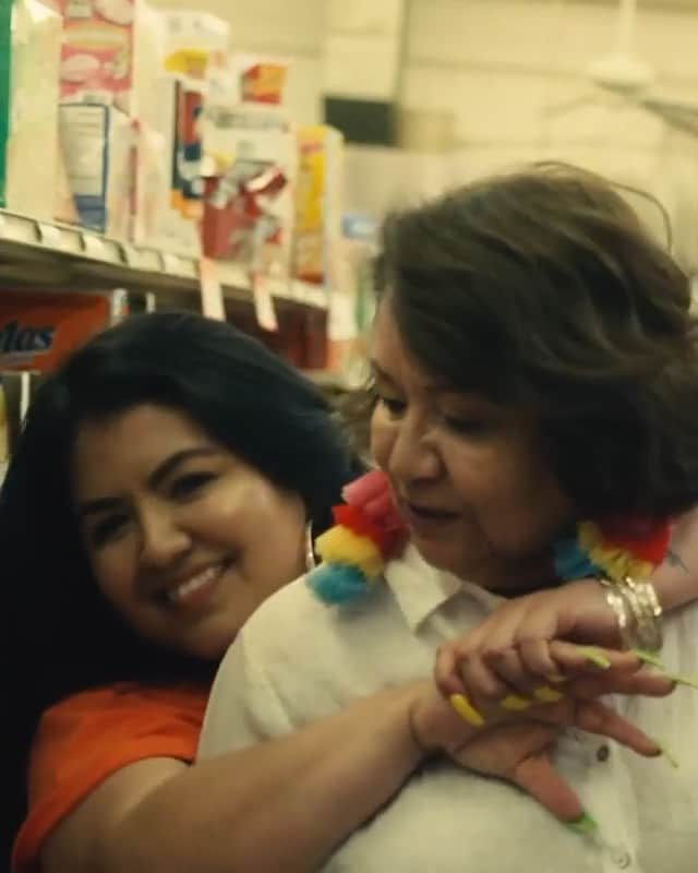 のインスタグラム：「“Representation is important to me but so is positive impact.” 💫  Meet photographer @thaliagochez and her Mom, Martha.🧡 This year we’re celebrating the game-changing women in our lives. May we know them, may we be them, may we raise them. #FLMothers #mothersday」