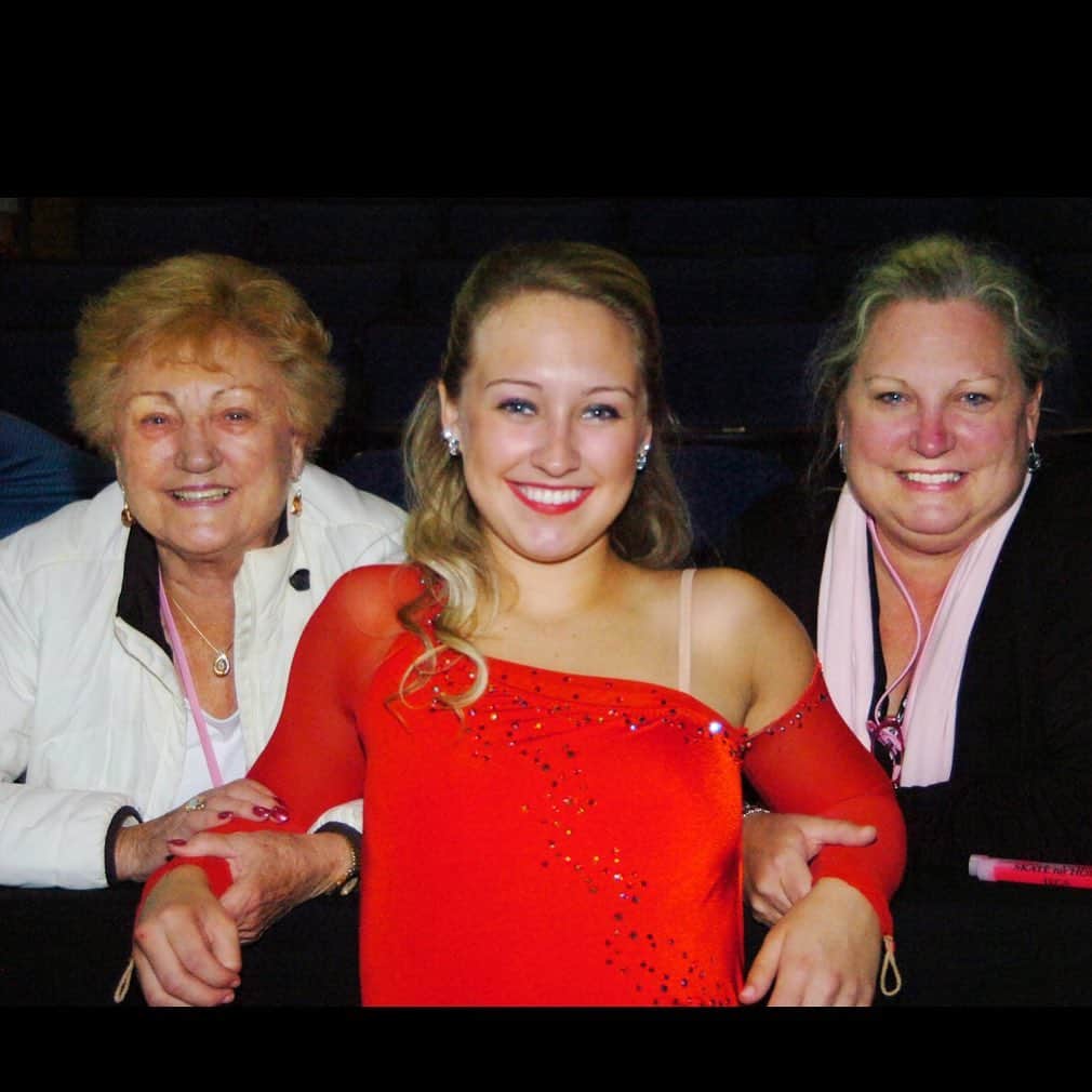 アレクシ・ギレスさんのインスタグラム写真 - (アレクシ・ギレスInstagram)「Happy Mother’s Day to these two ladies in heaven! I miss & love you both! 😘💔🙏 😢 - #happymothersday #mom #grandma #skateforhope #loveyou #missyou」5月13日 1時17分 - alexegilles