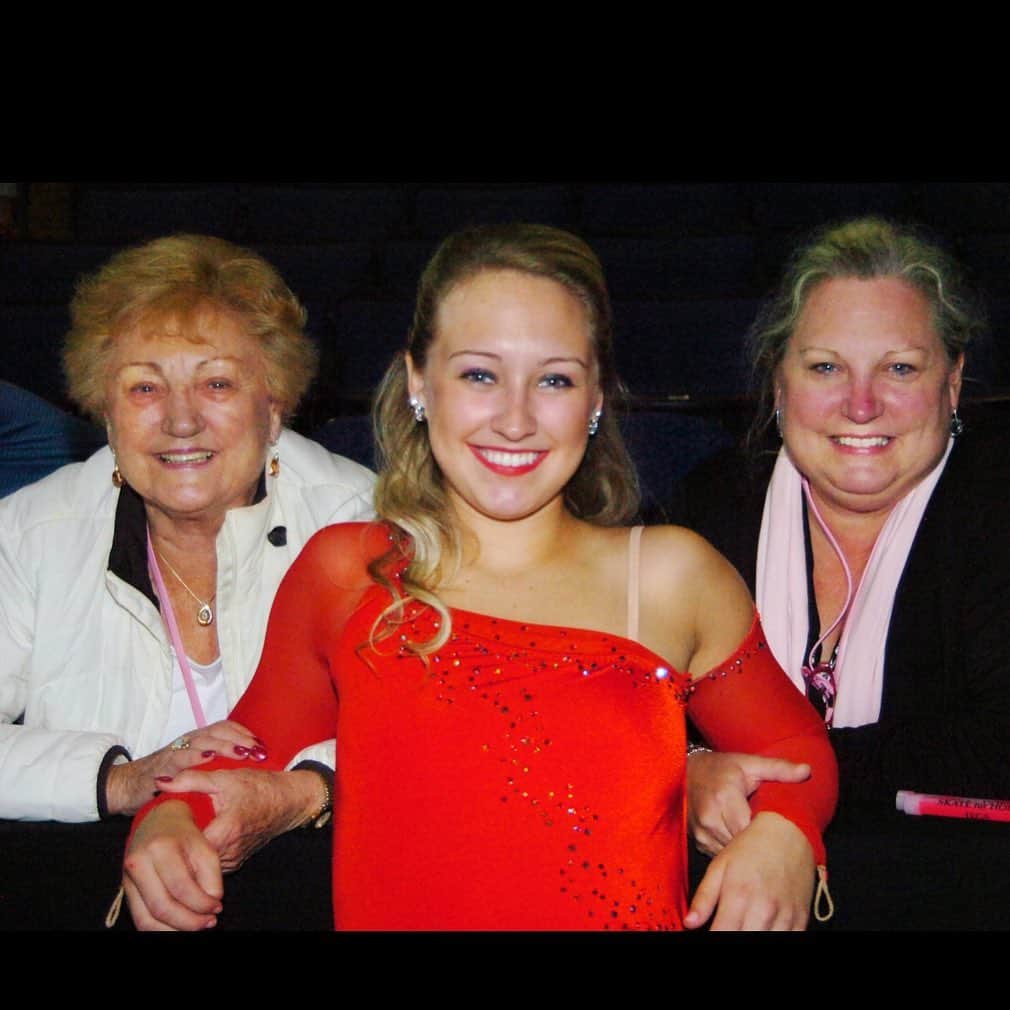 アレクシ・ギレスのインスタグラム：「Happy Mother’s Day to these two ladies in heaven! I miss & love you both! 😘💔🙏 😢 - #happymothersday #mom #grandma #skateforhope #loveyou #missyou」