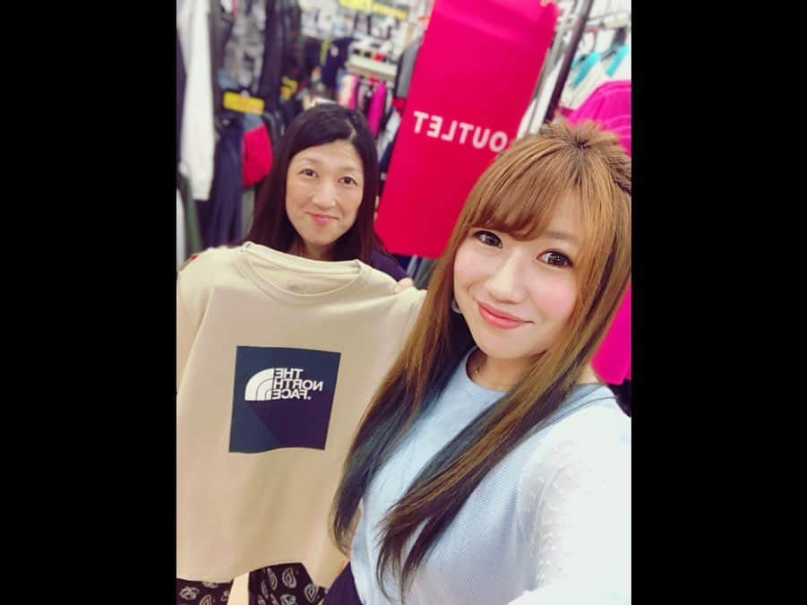 宮川杏奈さんのインスタグラム写真 - (宮川杏奈Instagram)「今日は旦那氏と#合トレ 毎度変わらず貸切の使いたい放題🤟🏽 旦那氏はお昼寝してました。笑 . からの奈々ちゃんと母の日ギフト 買いに行って来たよ💐 ママの今の体にフィットする服を🎁に！ . その後は甥っ子に会いに 旦那氏と行ってきました🚗✨ 赤さんは可愛いねぇ🤱🏼 夕飯までご馳走になりお土産まで頂いて 柿崎に帰ってきました🙇🏽‍♀️ . 🐶をお迎えに実家に寄って サプライズでママに🎁を渡して 旦那氏からもスタバカード貰って 喜んでくれたから良かったです😊💕 . 家族みんな大好き🍀 今週もとっても幸せな気分でした🙆🏼‍♀️ . #上越YG #パーソナルトレーナー #筋肉女子 #トレーニング女子 #ケトジェニックライフ #ケトジェニックダイエット #ボディメイク #フィットネス #ダイエット #トレーニング #ワークアウト #低糖質高タンパク #低糖質ダイエット #低糖質 #ローカーボ #ロカボ食品 #ロカボ #低糖質ごはん #糖質オフ #パーソナルトレーナーの生活 #トレーニングジム #パーソナルトレーニング #プライベートジム #パーソナルトレーニングジム #ビーチバレー選手 #バレーボール選手」5月13日 1時10分 - an1221na