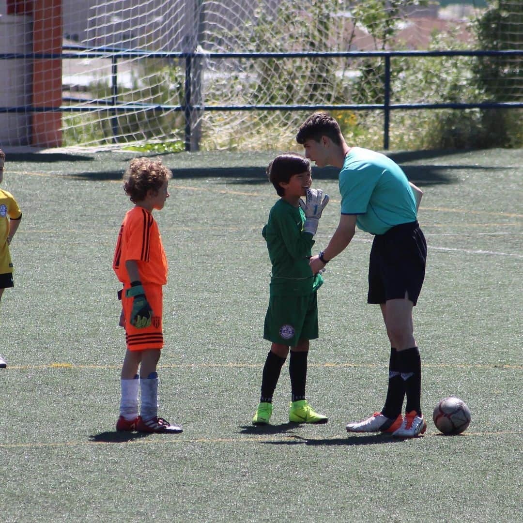 ジョルディ・コディーナさんのインスタグラム写真 - (ジョルディ・コディーナInstagram)「Mañana de fútbol... #lucca ⚽️⚽️⚽️」5月13日 1時12分 - codina30