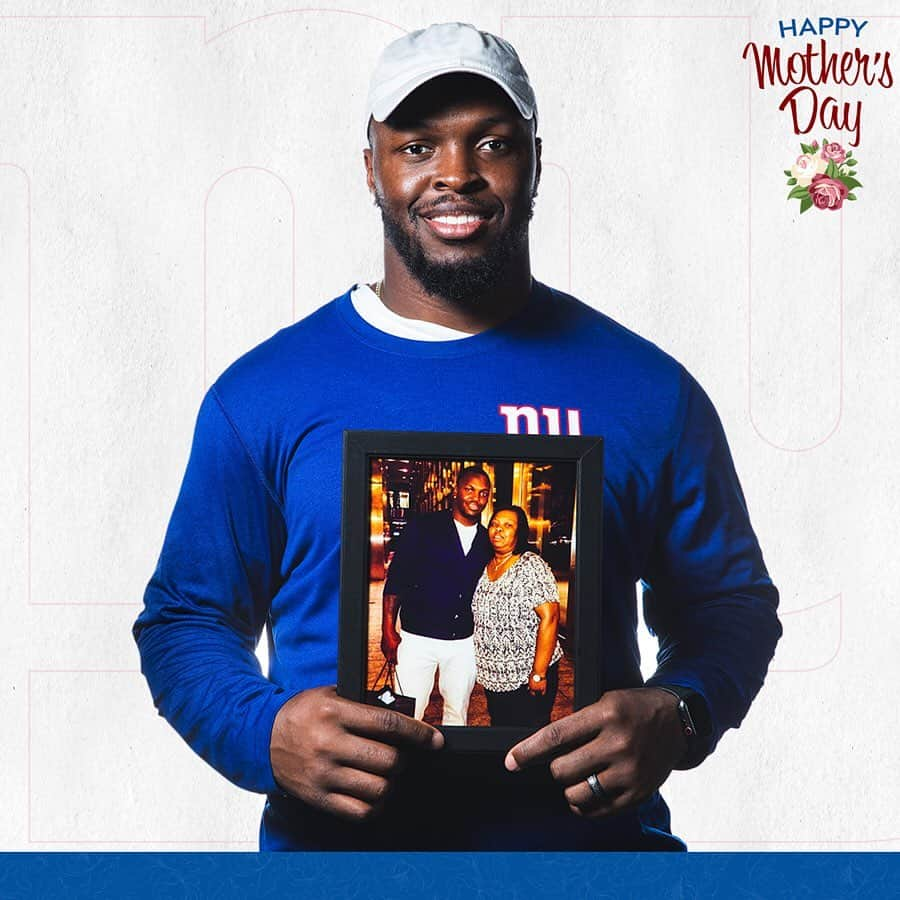 New York Giantsさんのインスタグラム写真 - (New York GiantsInstagram)「To all the wonderful moms out there, Happy #MothersDay!」5月13日 1時25分 - nygiants