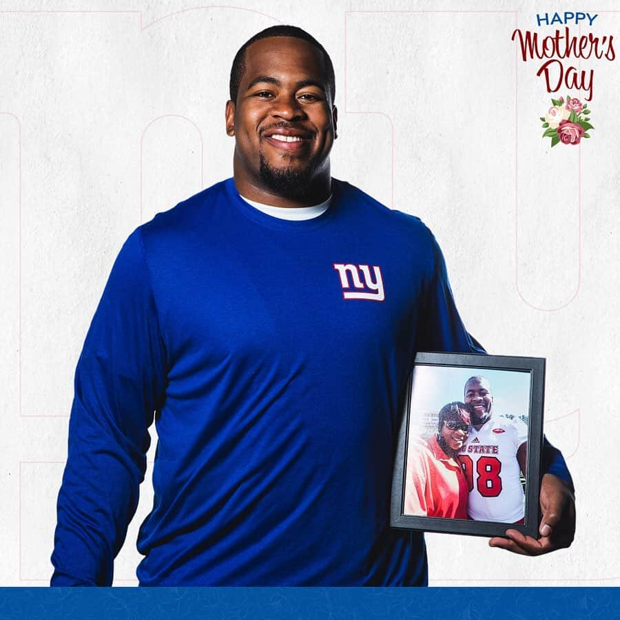 New York Giantsさんのインスタグラム写真 - (New York GiantsInstagram)「To all the wonderful moms out there, Happy #MothersDay!」5月13日 1時25分 - nygiants