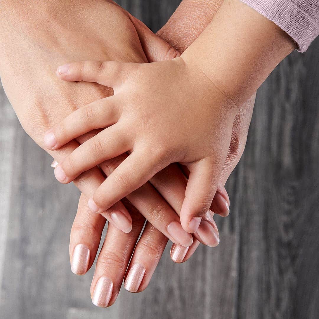 OPIさんのインスタグラム写真 - (OPIInstagram)「Dear Moms, thank you for being the best! Happy Mothers day to all the incredible Moms out there who have shown us unconditional love and support. Treat your Mom to the manicure she deserves today! #mothersday #mothersdaygifts #moms #manicure #opisheers」5月13日 1時33分 - opi