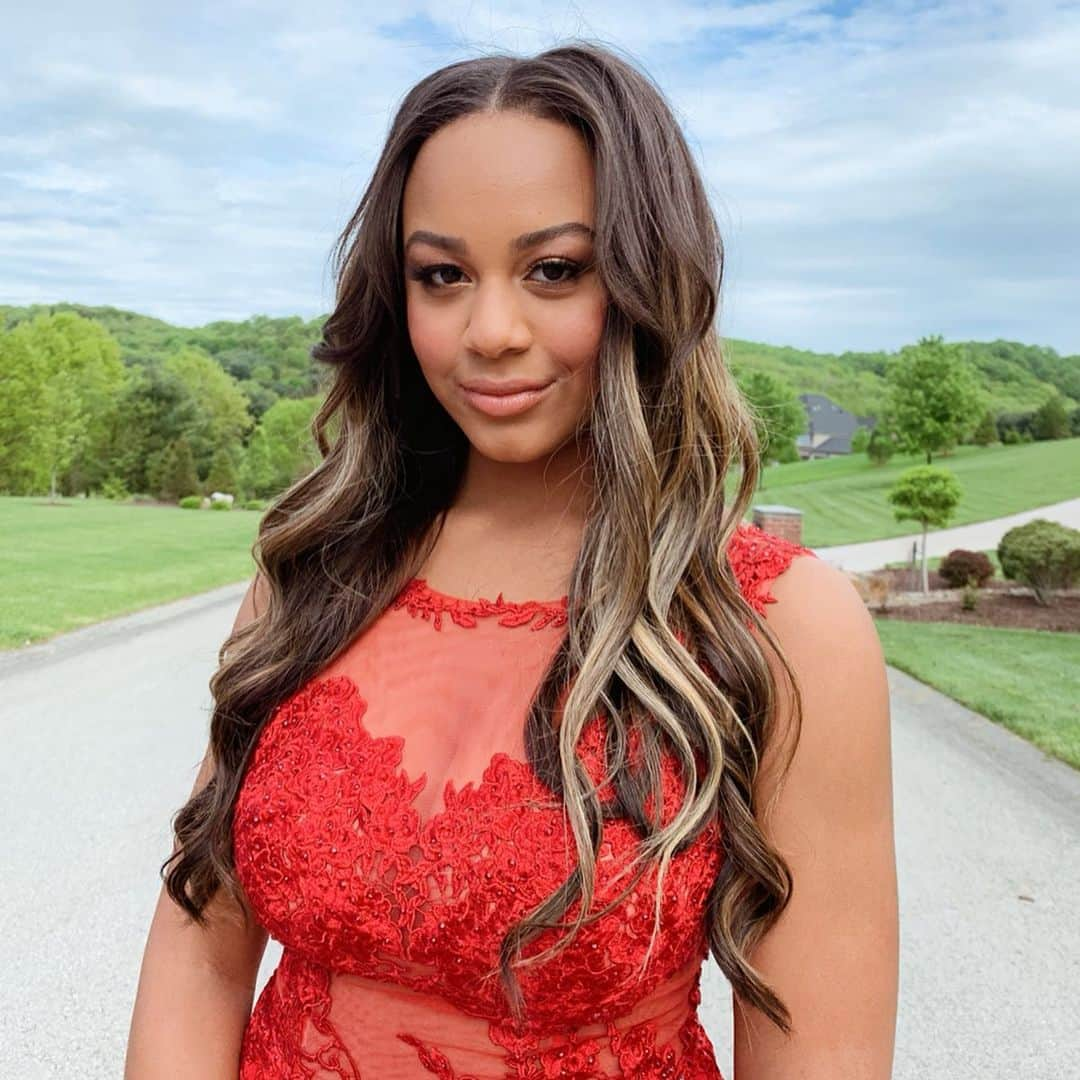 Nia Sioux Frazierさんのインスタグラム写真 - (Nia Sioux FrazierInstagram)「Never thought I’d go to a real school prom, but here I am! Prom 2k19 was a success🥰🌹」5月13日 1時34分 - niasioux