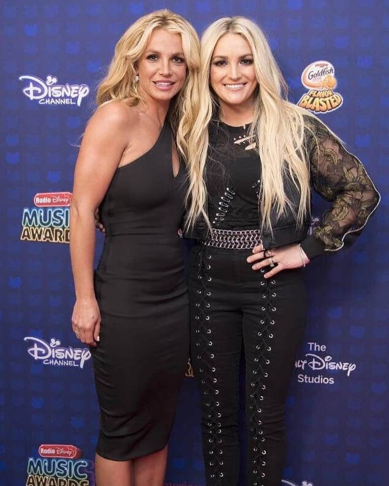 E! Onlineさんのインスタグラム写真 - (E! OnlineInstagram)「After someone accused Jamie Lynn Spears of only supporting her sister Britney for money, she decided to speak out: "I have NEVER been paid a dime from my sister." Link in bio for everything she had to say. (📷: Disney Channel)」5月13日 1時43分 - enews