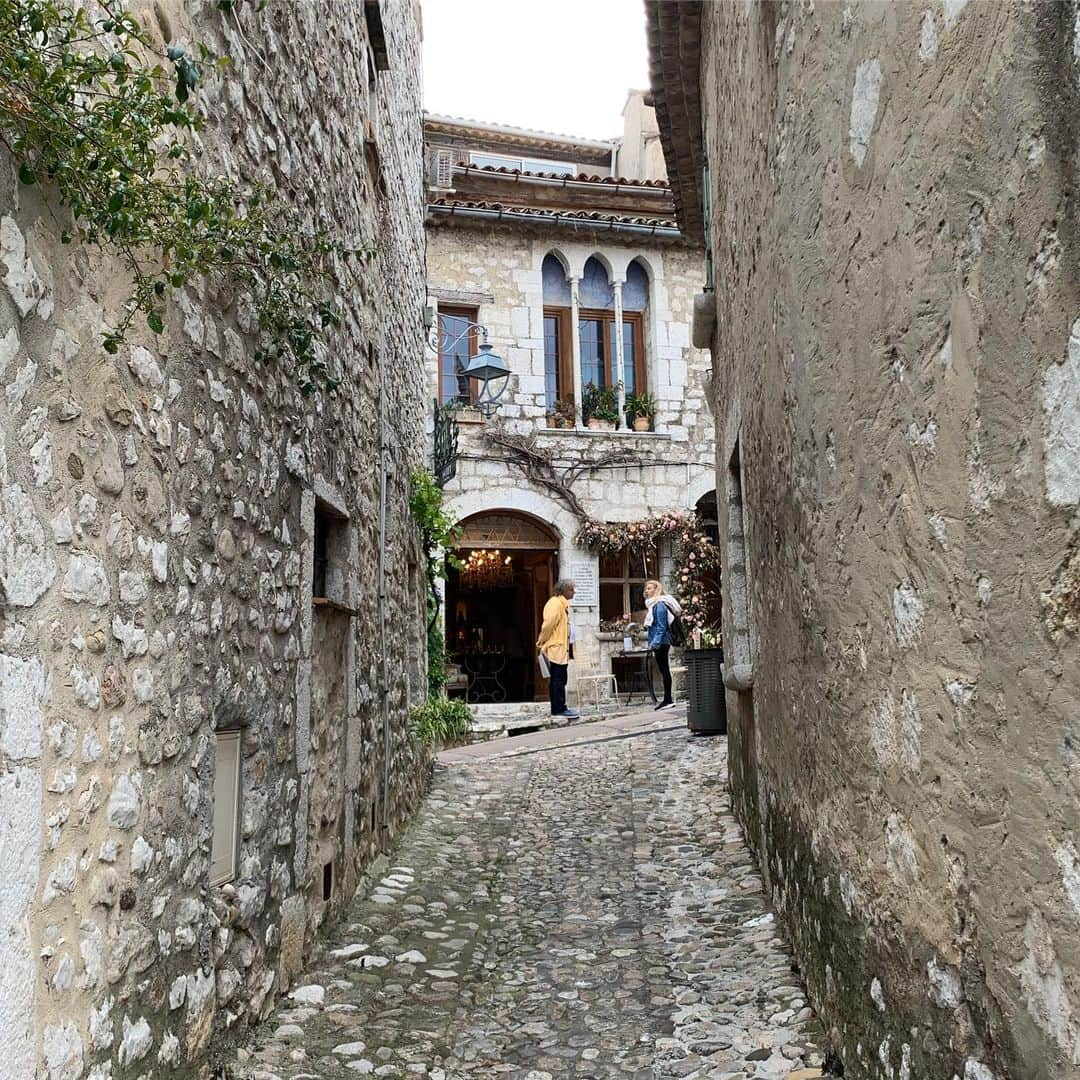 ジョシュ・ギャッドさんのインスタグラム写真 - (ジョシュ・ギャッドInstagram)「Visiting the lovely village of Saint-Paul-De-Vence」5月13日 1時37分 - joshgad