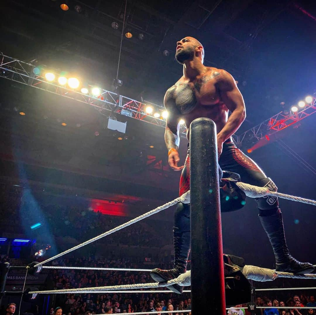 WWEさんのインスタグラム写真 - (WWEInstagram)「After a successful night at #WWELiverpool, @kingricochet now sets his sights on his showdown with @baroncorbinwwe tomorrow night on #Raw!」5月13日 1時41分 - wwe