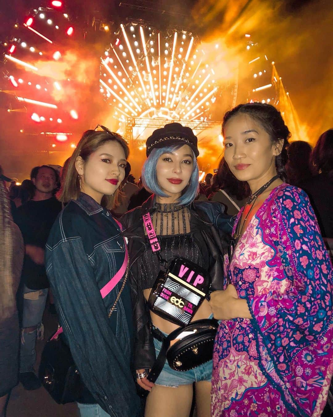 Gabrielaさんのインスタグラム写真 - (GabrielaInstagram)「EDC Japan 2019  Was amazing.. had so much fun with my bff!  今年もEDCに行きました！ 最高に楽しかった💕  What a weekend..😏 . . . . #edc #edcjapan #edcjapan2019 #bff #fun #friends #festival #carnival #happy #love #親友 #フェス #フェスコーデ #インスタグラマー  #フェスメイク #ootd #lookdodia #festivalootd #lookfestival」5月13日 1時47分 - rkgabriela