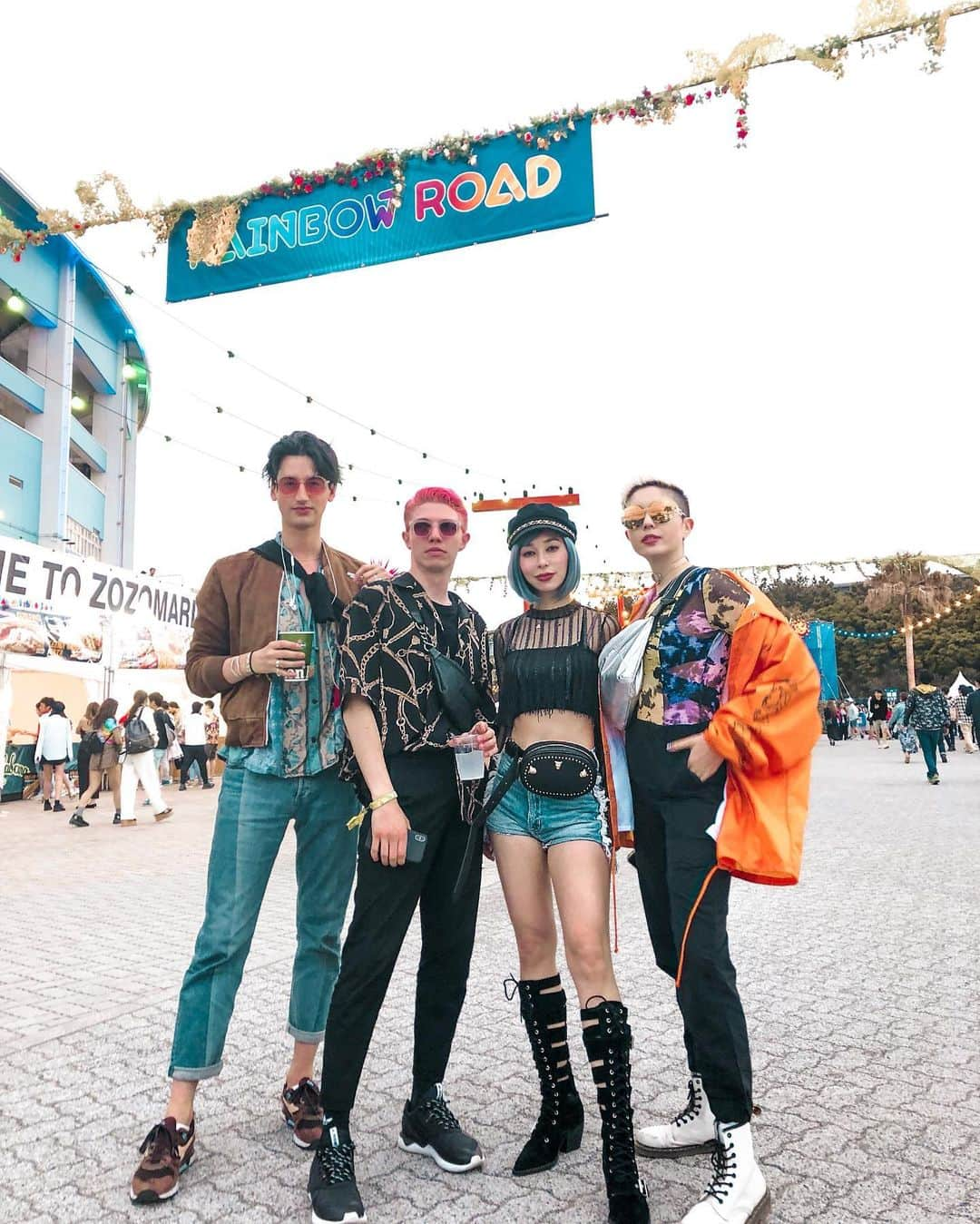 Gabrielaさんのインスタグラム写真 - (GabrielaInstagram)「EDC Japan 2019  Was amazing.. had so much fun with my bff!  今年もEDCに行きました！ 最高に楽しかった💕  What a weekend..😏 . . . . #edc #edcjapan #edcjapan2019 #bff #fun #friends #festival #carnival #happy #love #親友 #フェス #フェスコーデ #インスタグラマー  #フェスメイク #ootd #lookdodia #festivalootd #lookfestival」5月13日 1時47分 - rkgabriela