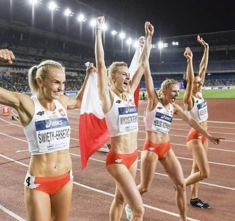 マウゴジャータ・ホルブさんのインスタグラム写真 - (マウゴジャータ・ホルブInstagram)「Gold medal on World Relays! 🇵🇱❤️unbelievable but true ! 😱 @pkn.orlen @dietafigura.pl @iaafyokohama19 #winner #goldmedal #polishteam #runninggirls #workhard #sport #cantbeliveit」5月13日 1時52分 - holub_kowalik