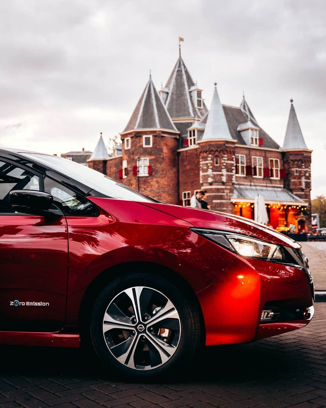 jeffさんのインスタグラム写真 - (jeffInstagram)「Getting lost in one of my favorite cities  with the #SimplyAmazing #NissanLEAF.  #ElectrifyTheWorld with @nissaneurope. Ad」5月13日 1時52分 - jeffonline