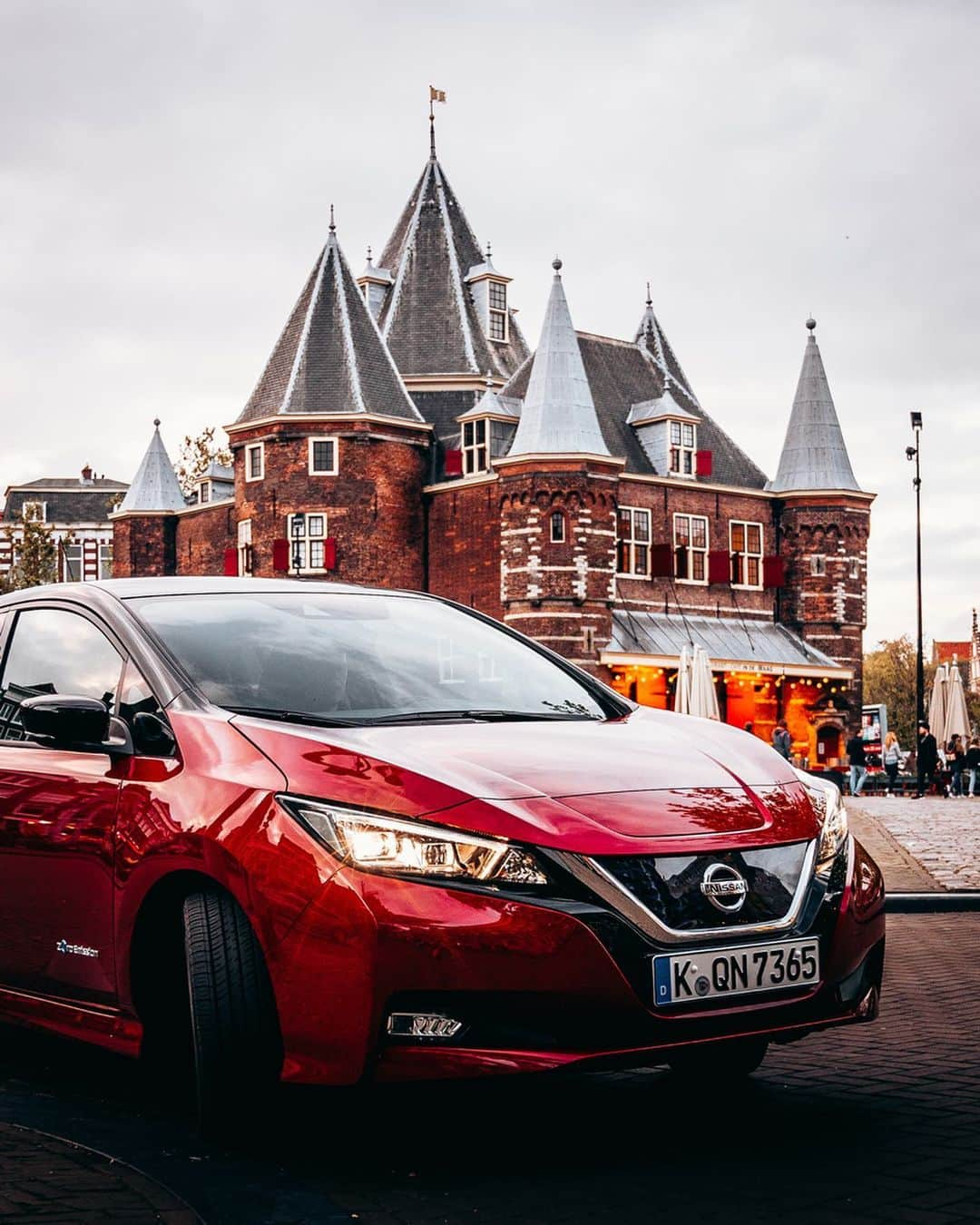 jeffさんのインスタグラム写真 - (jeffInstagram)「Getting lost in one of my favorite cities  with the #SimplyAmazing #NissanLEAF.  #ElectrifyTheWorld with @nissaneurope. Ad」5月13日 1時52分 - jeffonline