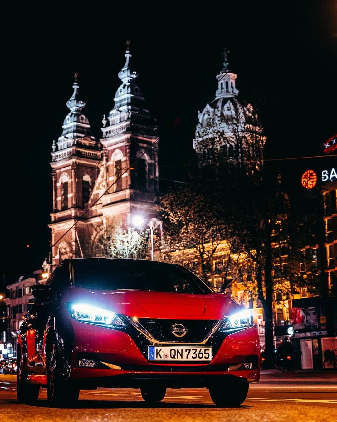 jeffさんのインスタグラム写真 - (jeffInstagram)「Getting lost in one of my favorite cities  with the #SimplyAmazing #NissanLEAF.  #ElectrifyTheWorld with @nissaneurope. Ad」5月13日 1時52分 - jeffonline