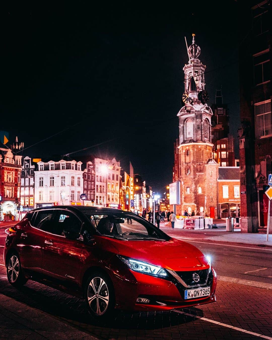 jeffさんのインスタグラム写真 - (jeffInstagram)「Getting lost in one of my favorite cities  with the #SimplyAmazing #NissanLEAF.  #ElectrifyTheWorld with @nissaneurope. Ad」5月13日 1時52分 - jeffonline