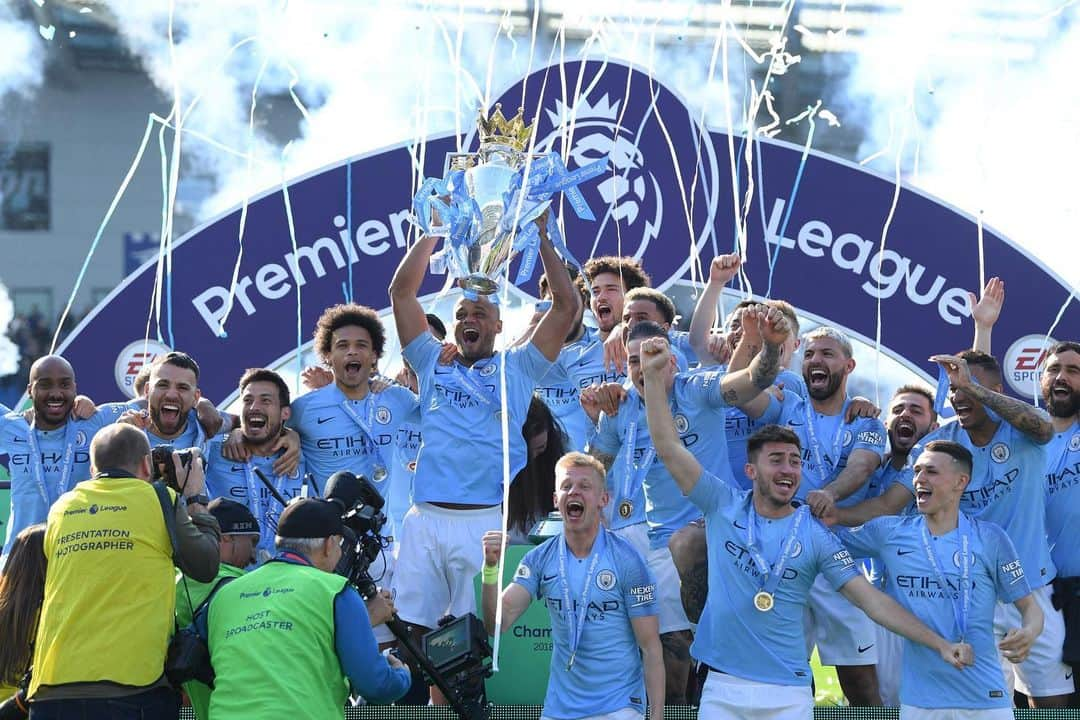 サッカーキングさんのインスタグラム写真 - (サッカーキングInstagram)「. Consecutive Premier League Title🏆🏆 （2019.05.12） . 📷Photo by Mike Hewitt/Getty Images . #マンチェスターシティ #ManCity #ManchesterCity #MCFC #連覇 #winner #トロフィー #trophy #プレミアリーグ #PremierLeague #football #サッカーキング #⚽️ #サッカー」5月13日 1時50分 - soccerkingjp