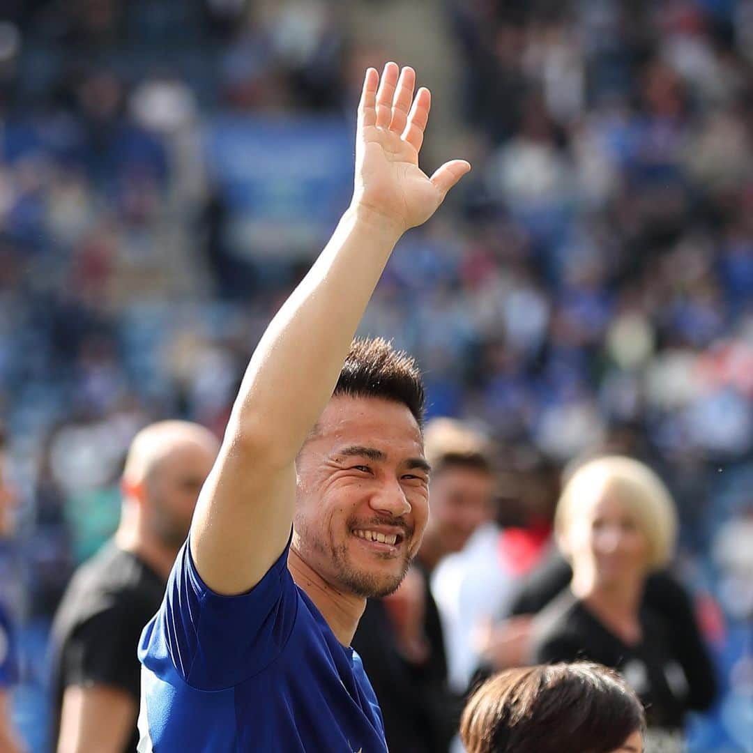 サッカーキングさんのインスタグラム写真 - (サッカーキングInstagram)「. Say Good-Bye with BIG SMILE😃🦊 （2019.05.12） . 📷Photo by James Williamson - AMA/Getty Images . #Farewell #旅立ち #退団 #岡崎慎司 #ShinjiOkazaki #レスター #Leicester #LeicesterCity #LCFC #プレミアリーグ #PremierLeague #football #サッカーキング #⚽️ #サッカー」5月13日 1時57分 - soccerkingjp