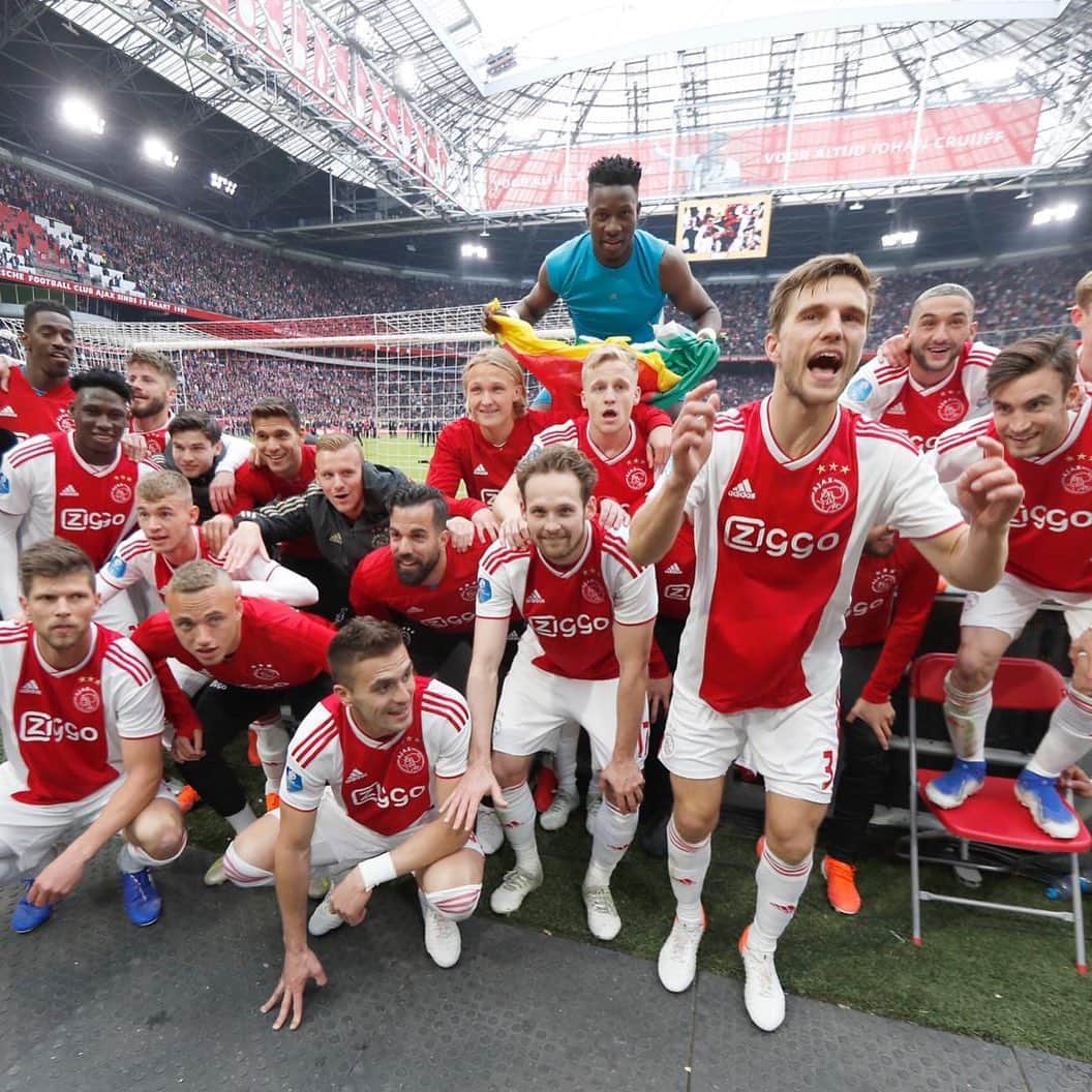 ジョエル・フェルトマンのインスタグラム：「AJAX AMSTERDAM!❌❌❌」