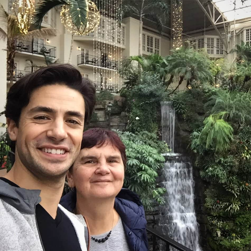 アンドリュー・ポジェさんのインスタグラム写真 - (アンドリュー・ポジェInstagram)「Happy Mother’s Day to the woman who gives everything she can. Your strength, love and care is something I strive for on a daily basis. I only hope you feel the appreciation for all that you are and do. I love you Mom.  Thank you Mom!  #mothersday  #thankyoumom」5月13日 2時01分 - apoje