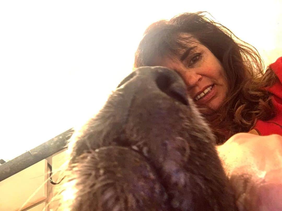 ジョーイ・ブラッグのインスタグラム：「Happy Mother’s day to the woman that grew me and then had strangers cut me out. You gave me my sense of humor, my love for animals, and crippling anxiety. I love you so much! Here’s a selfie you took at the Sarlacc pit from our trip to Tatooine.」