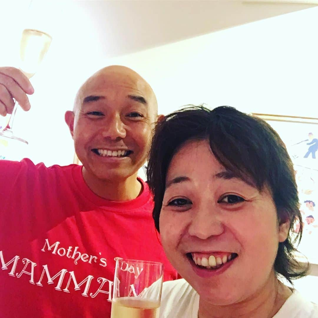 八幡カオルさんのインスタグラム写真 - (八幡カオルInstagram)「白金のイベントでそうすけさんと^o^ ゔぇーべべんべべべべ、聞けました^o^ シャンのパンでカンのパイ🍾 ミート矢澤さんのハンバーグ頂きました。めちゃうまっ😋」5月13日 2時08分 - kaoruyahata