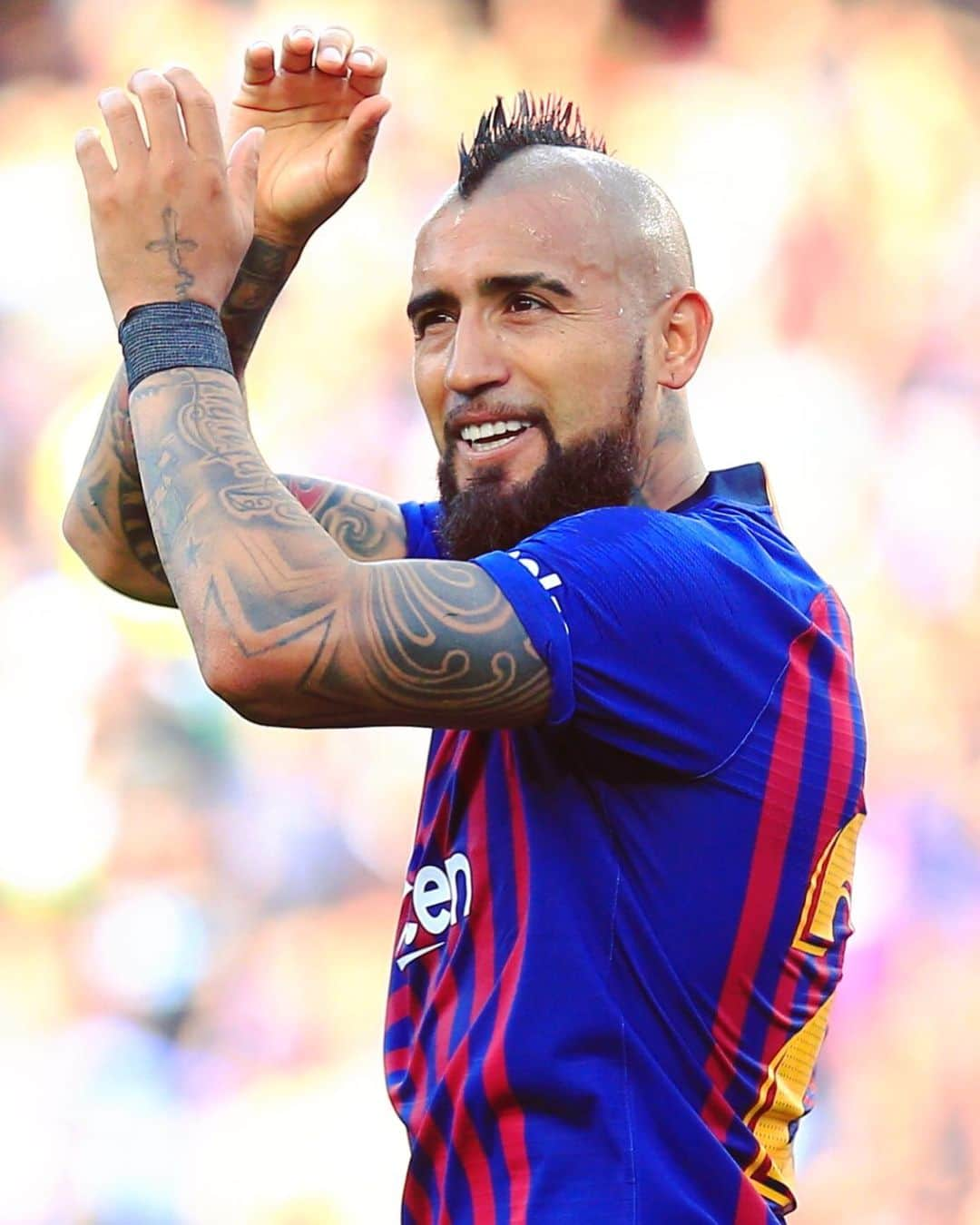 LFPさんのインスタグラム写真 - (LFPInstagram)「@kingarturo23oficial's ON FIRE! 🔥 • #LaLiga #LaLigaSantander #Barça #Vidal #Football #Goals」5月13日 2時18分 - laliga