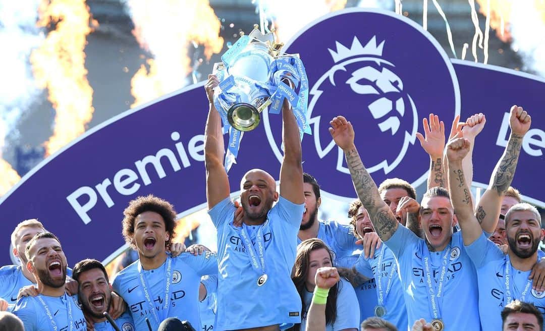 FIFAワールドカップさんのインスタグラム写真 - (FIFAワールドカップInstagram)「CHAMPIONS! Congratulations to @mancity for winning the @premierleague title for the second year in a row! 👏 They beat @liverpoolfc to the title by just one point. Can they win the domestic treble in the FA Cup Final against @watfordfcofficial? #manchestercity #premierleague #winners #champions」5月13日 2時11分 - fifaworldcup
