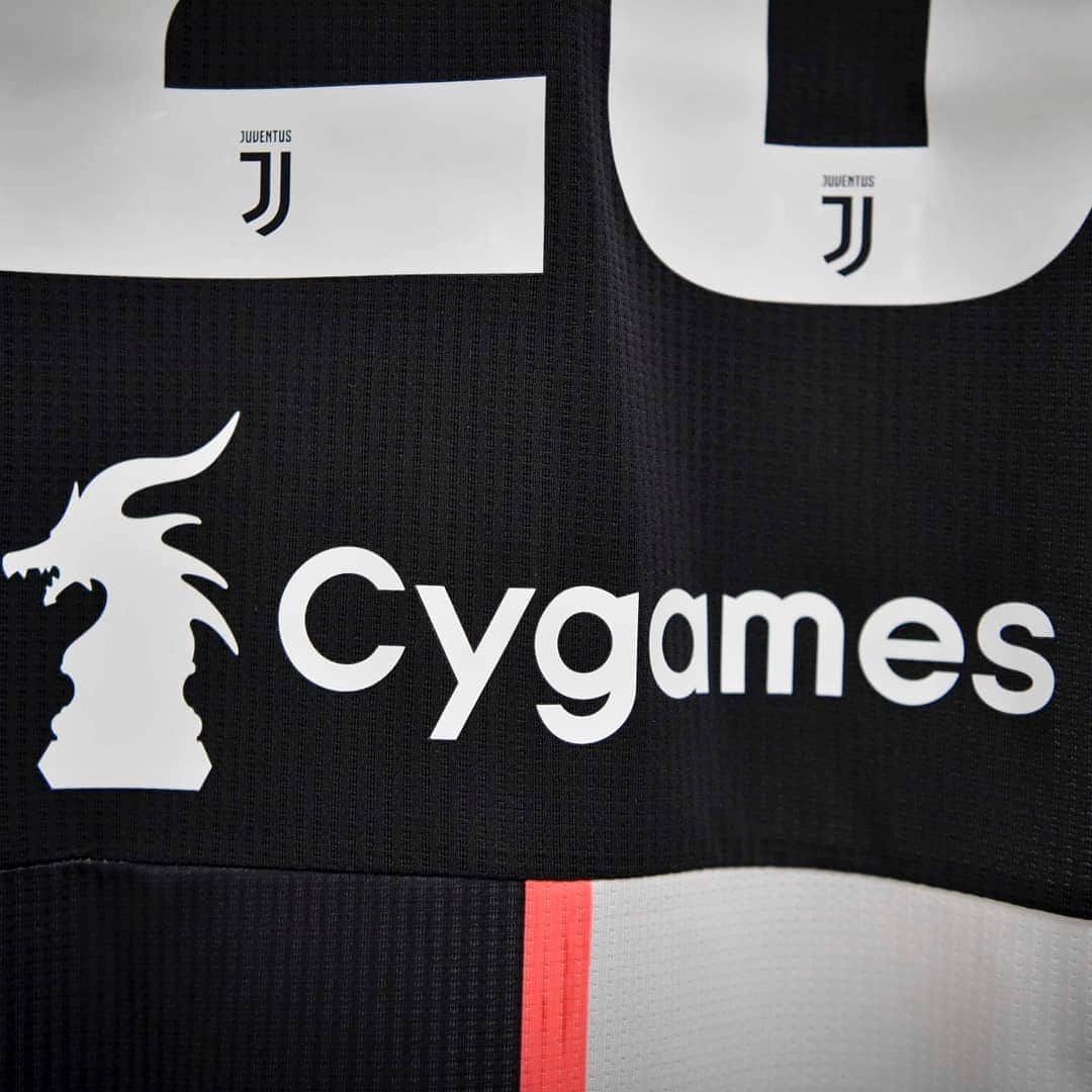 ユヴェントスFCさんのインスタグラム写真 - (ユヴェントスFCInstagram)「Our new Kit 😍 #BeTheStripes」5月13日 2時27分 - juventus